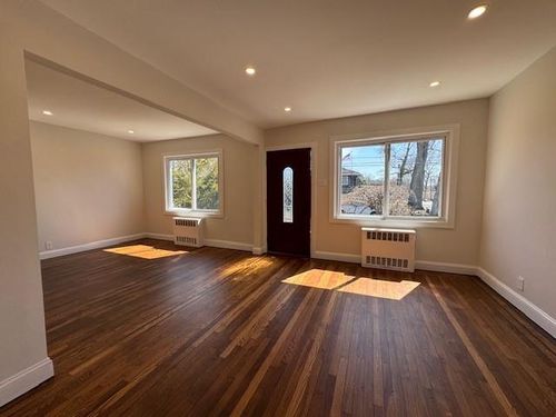 73 E 21st St, Huntington Station, NY, 11746-3257 | Card Image
