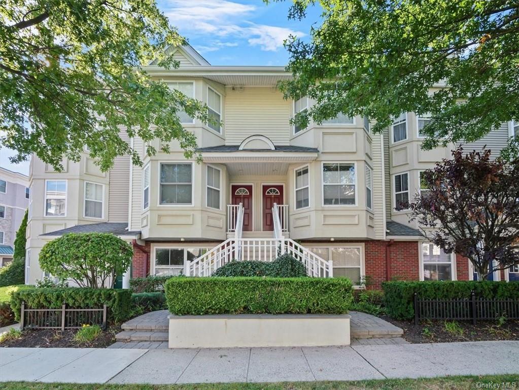 Harbor Pointe Dr, Haverstraw, NY 10927