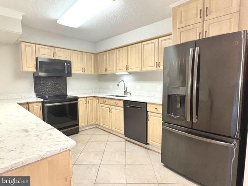 unit-302-3800 Powell Ln, FALLS CHURCH, VA, 22041-3661 | Card Image
