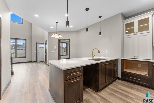 8619 W Shoreline Pl, Townhouse with 3 bedrooms, 3 bathrooms and null parking in Sioux Falls SD | Image 6