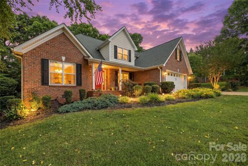 1197 Waterford Dr, Hickory, NC, 28602-8979 | Card Image