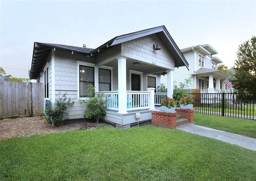 214 Munford St, Houston, TX, 77008-2532 | Card Image