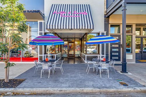 17 W Beauregard Ave, San Angelo, TX, 76903-5832 | Card Image