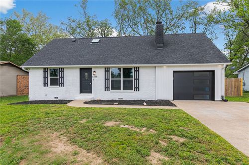 2107 Douglas St, Bentonville, AR, 72712-6519 | Card Image
