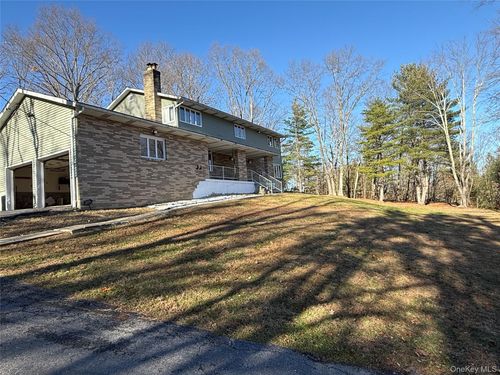 11 Square Woods Dr, Lagrangeville, NY, 12540-5613 | Card Image