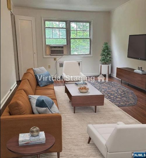 35 Hastings Ave, Rutherford, NJ, 07070-1801 | Card Image