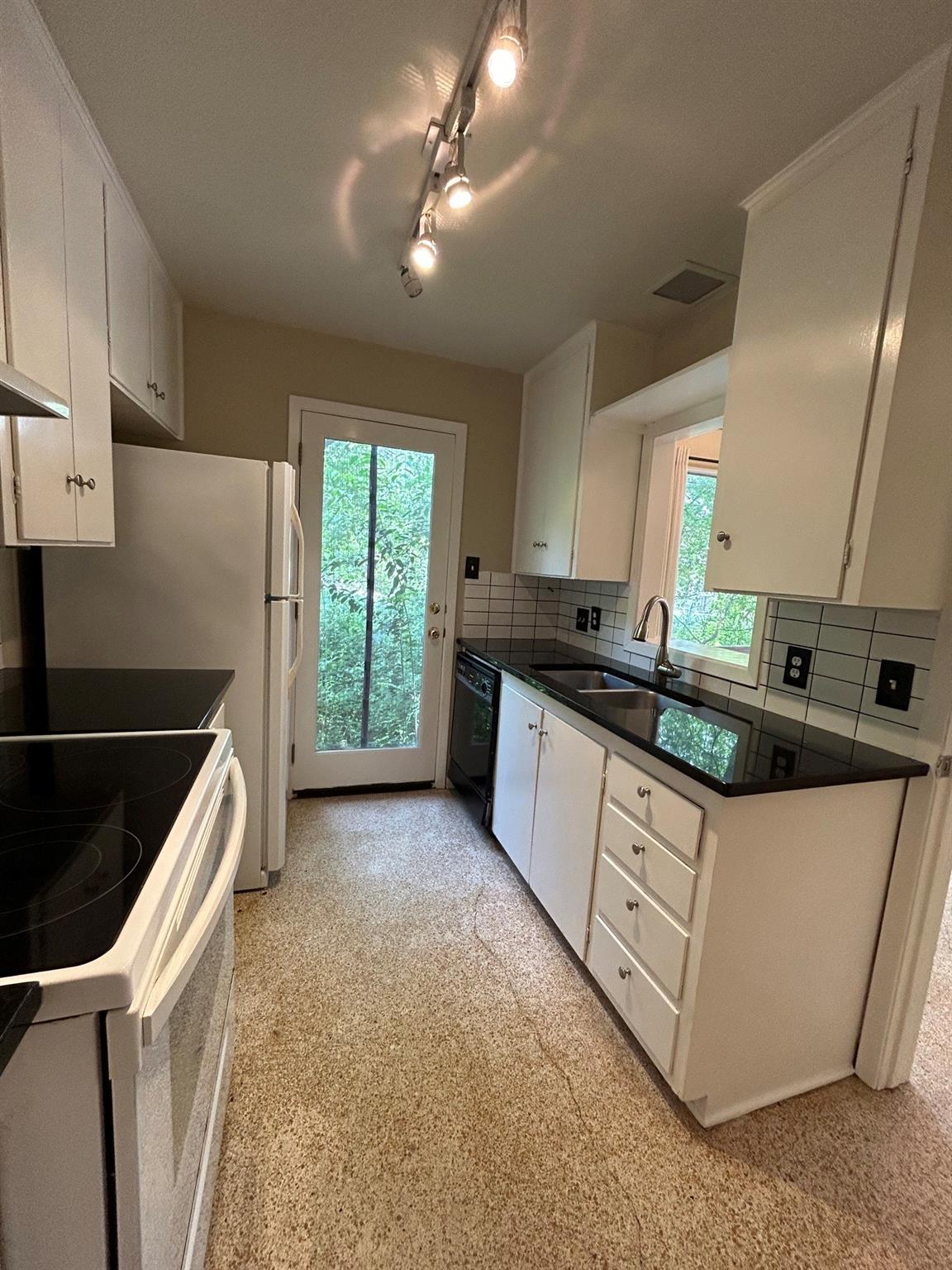 Residential Lease in West Lake Hills 4