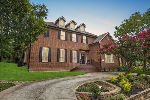 8904 Meadowknoll Dr, Dallas, TX, 75243-7517 | Card Image