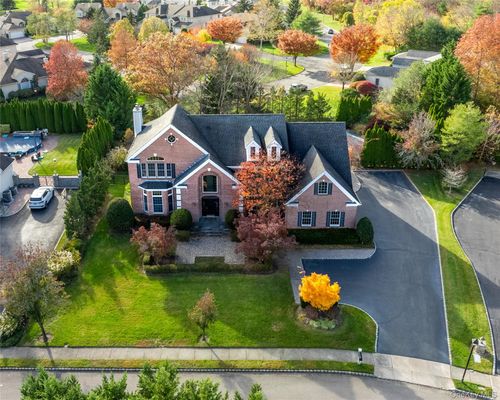 135 Elmwood Dr, Dix Hills, NY, 11746-5659 | Card Image