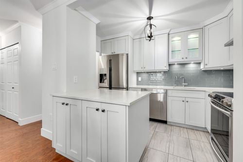 302-1555 Fir St, White Rock, BC, V4B4B6 | Card Image