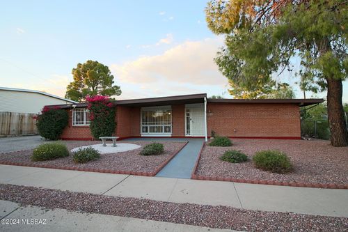 8133 E Colette Pl, Tucson, AZ, 85710-2431 | Card Image