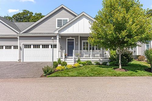 31-204 Wickford Ct, North Kingstown, RI, 02852-5537 | Card Image