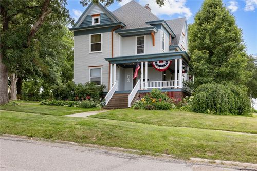 103 10th Ave Sw, Mount Vernon, IA, 52314-1018 | Card Image