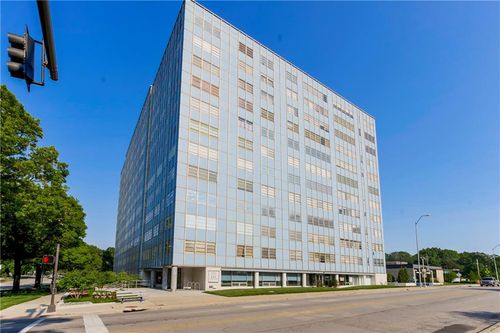 615-333 W Meyer Blvd, Kansas City, MO, 64113-1744 | Card Image