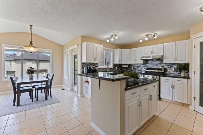 74 Weston Green Sw, House other with 4 bedrooms, 4 bathrooms and 4 parking in Calgary AB | Image 8