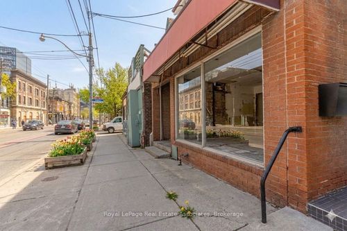 198 Bathurst St, Toronto, ON, M5T2R8 | Card Image