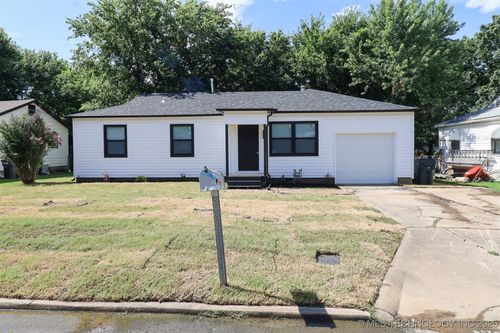 209 E Falletti Ave, Claremore, OK, 74017-4210 | Card Image