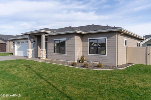 2009 Gala Ave, Yakima, WA, 98903-1483 | Card Image