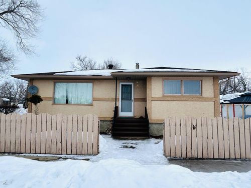 411 Main St S, Oyen, AB, T0J2J0 | Card Image