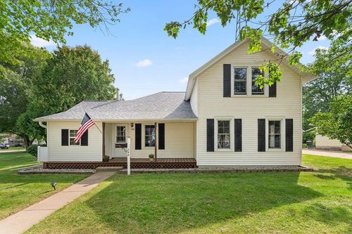 298 E Liberty Street, Berlin, WI, 54923 | Card Image