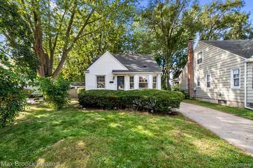 4428 Washington St, Wayne, MI, 48184-2111 | Card Image