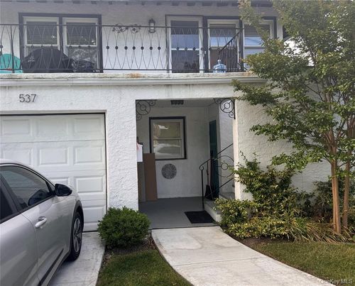 537 E Chester St, Long Beach, NY, 11561-2472 | Card Image