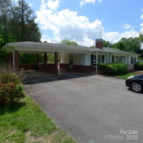 104 S Main St, Jonesville, NC, 28642-2718 | Card Image