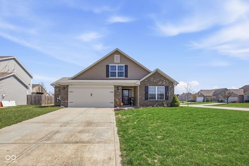 511 Flint Blvd, Fortville, IN, 46040-1288 | Card Image