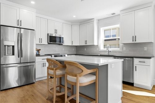 205-1000 Washington St, Dedham, MA, 02026-6733 | Card Image