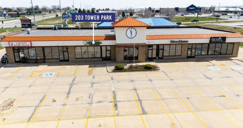 203 E Tower Park Dr, Waterloo, IA, 50701-9641 | Card Image