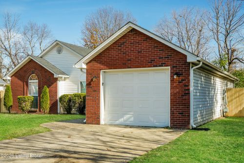 7401 Hassock Dr, Louisville, KY, 40258-5405 | Card Image