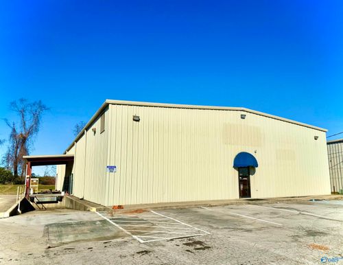 3074 Finley Island Cir Nw, Decatur, AL, 35601-8800 | Card Image