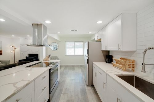 742 Austrian Rd, Grand Prairie, TX, 75050-2329 | Card Image