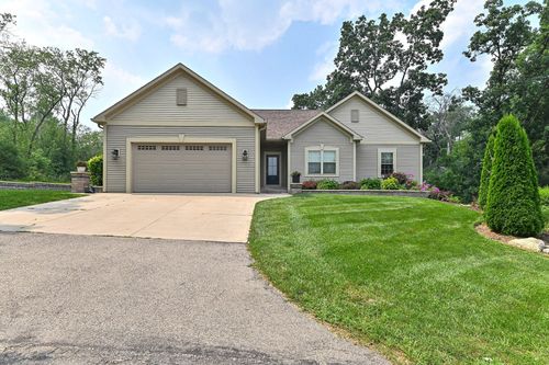 6775 Tippecanoe Trl, Elkhorn, WI, 53121-3422 | Card Image