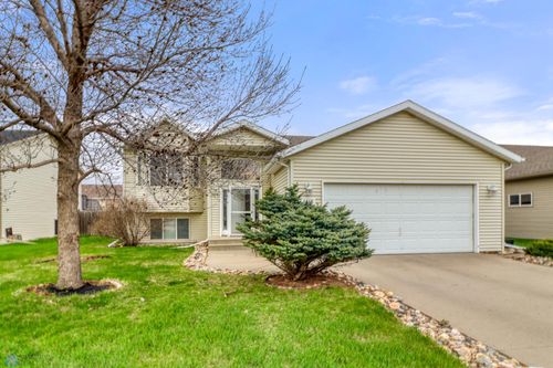 1040 39th Ave W, West Fargo, ND, 58078-8166 | Card Image