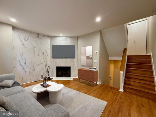 d-517 Randolph Ct, PHILADELPHIA, PA, 19147-1400 | Card Image