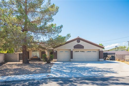 5717 Compton Drive, Las Vegas, NV, 89108 | Card Image