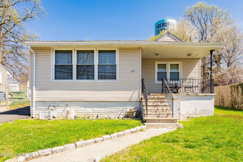 817 Shore Concourse, Keyport, NJ, 07735-5444 | Card Image