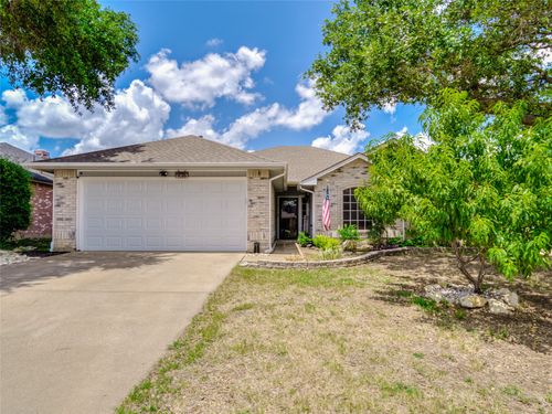 936 Silver Streak Dr, Saginaw, TX, 76131-4835 | Card Image