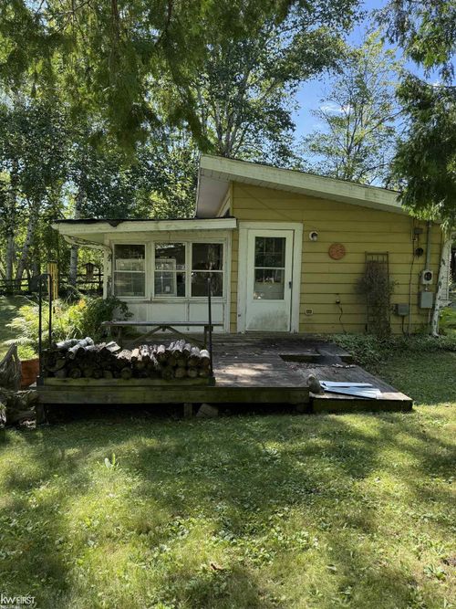 1195 Latta Trl, Weidman, MI, 48893-7742 | Card Image