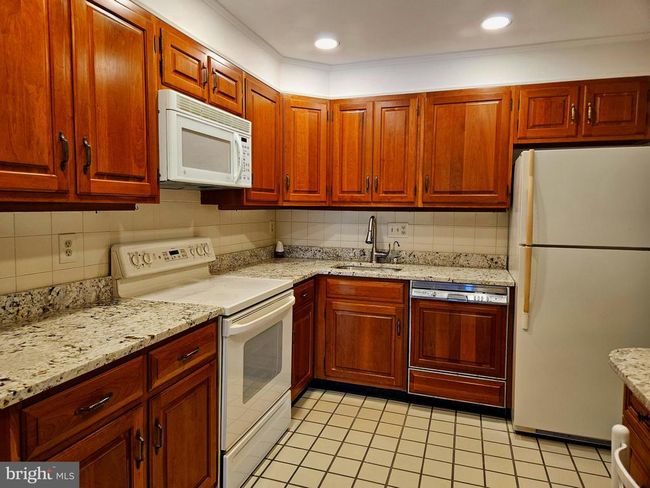 APT-205 - 1 Smeton Pl, Condo with 2 bedrooms, 2 bathrooms and null parking in TOWSON MD | Image 7