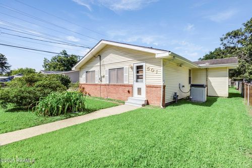 501 W Dale St, New Iberia, LA, 70560-5319 | Card Image