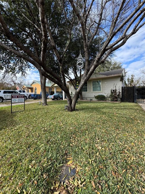 3912 Valentine St, Fort Worth, TX, 76107-5608 | Card Image