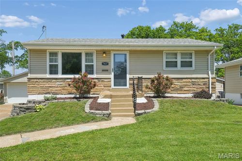 7827 Clymer Dr, Saint Louis, MO, 63123-7708 | Card Image