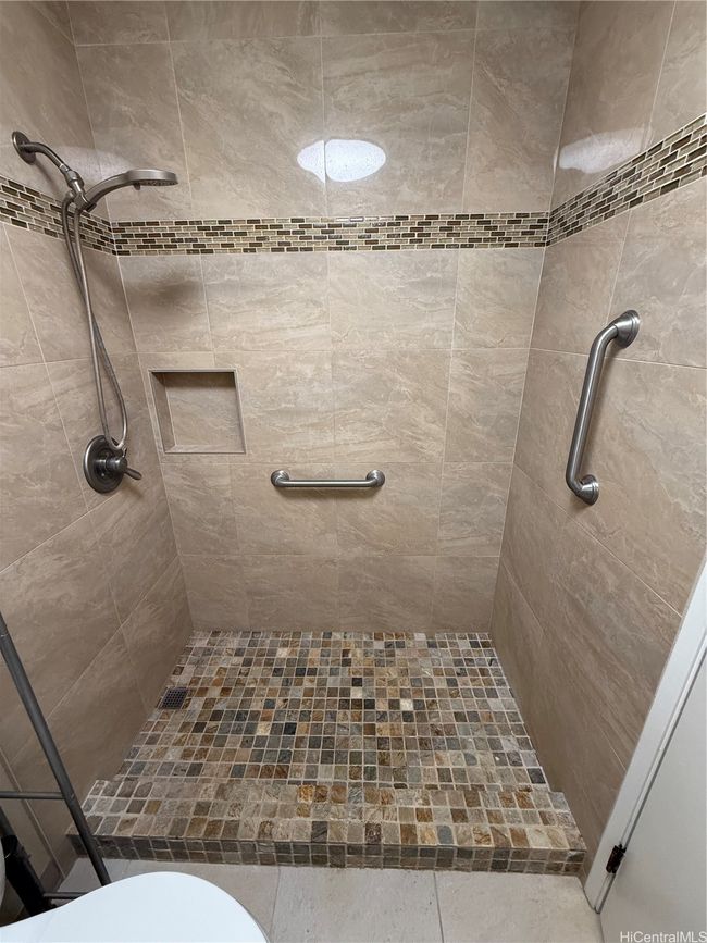 APT-318 - 98-630 Moanalua Loop, House other with 2 bedrooms, 1 bathrooms and 2 parking in Aiea HI | Image 7