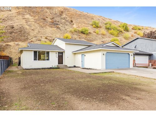 337 S Andrea St, Milton-Freewater, OR, 97862-9477 | Card Image