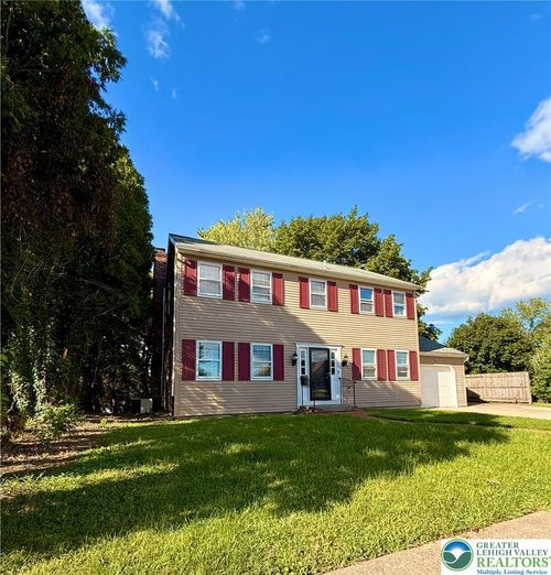 13 Pershing Blvd, Whitehall, PA, 18052-6709 | Card Image