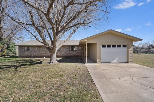 914 Victoria St, Taylor, TX, 76574-2536 | Card Image