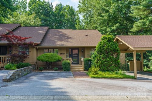 501 Red Oak Dr, Hendersonville, NC, 28791-1956 | Card Image