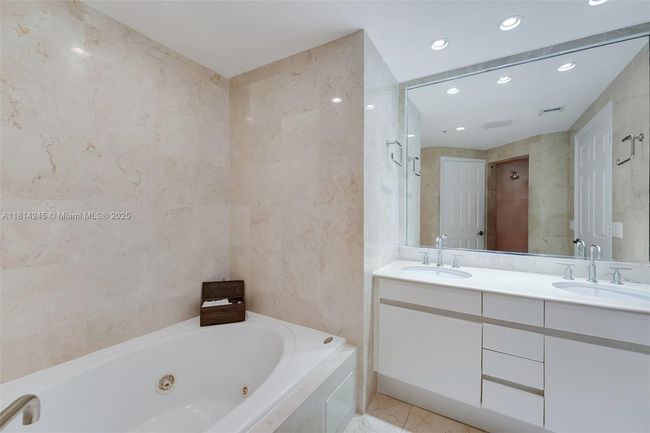 APT-402 - 711 Biltmore Way, Condo with 2 bedrooms, 2 bathrooms and null parking in Coral Gables FL | Image 17